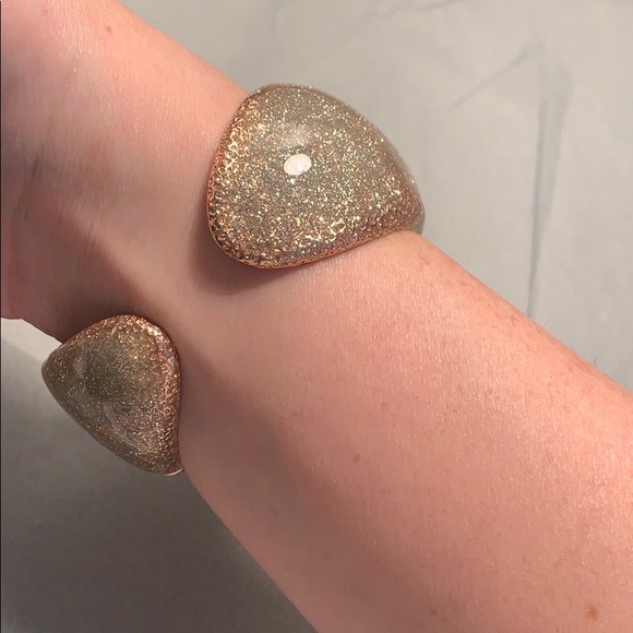 Gold metal cuff bracelet - Picture 3 of 3